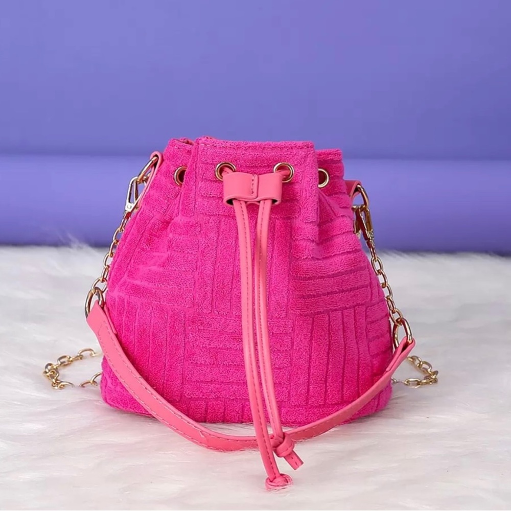 Mini bucket bag.